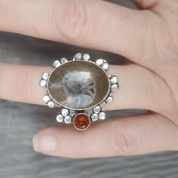 New Ammonite Fossil and Garnet 925 Silver Ring. - Picture 10 of 15